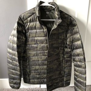 Uniqlo Camo Thin Puffer Jacket Medium